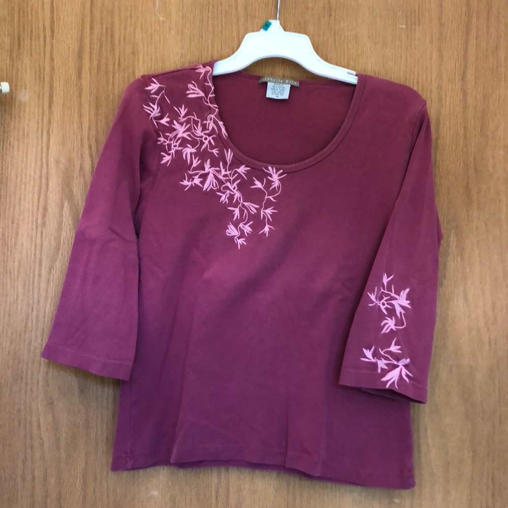 Halve sleeve embroidered t-shirt